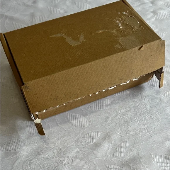 Dior Luxurious White and Gold Set - Picture 9 of 9